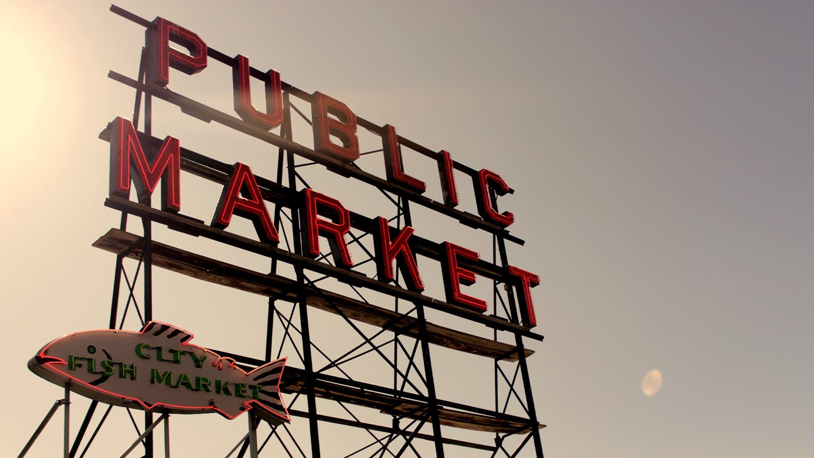 An image of the famous PUBLIC MARKET sign in Seattle.